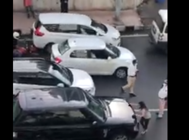 خلافات اسرية تتحول إلى شجار عنيف فى الشارع