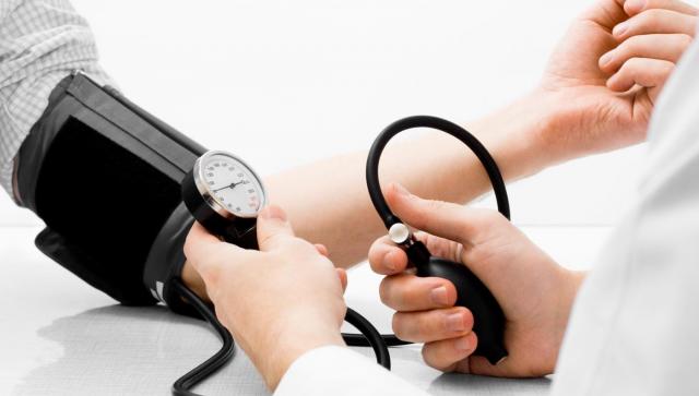 وزارة الصحة تقدم 8 نصائح مهمة لمرضى الضغط (إنفوجراف)