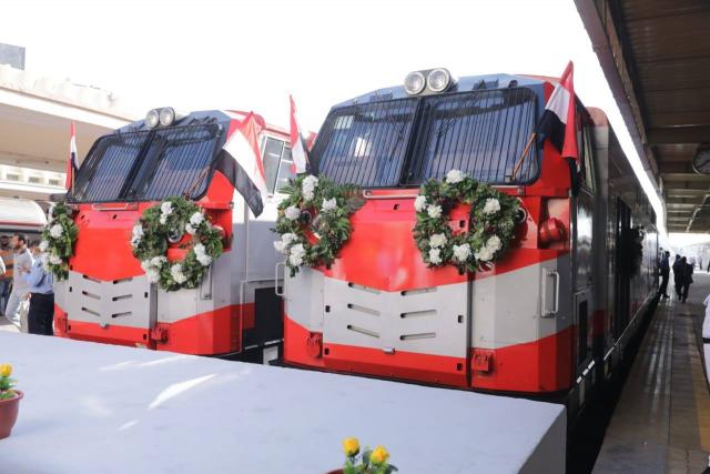عاجل| وزير النقل يشهد انطلاق قطارات السكك الحديدية عالية المستوى (صور)