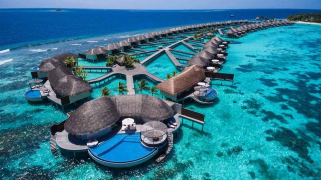 جزر المالديف تعيد فتح أبوابها لسياح رغم قيود كورونا