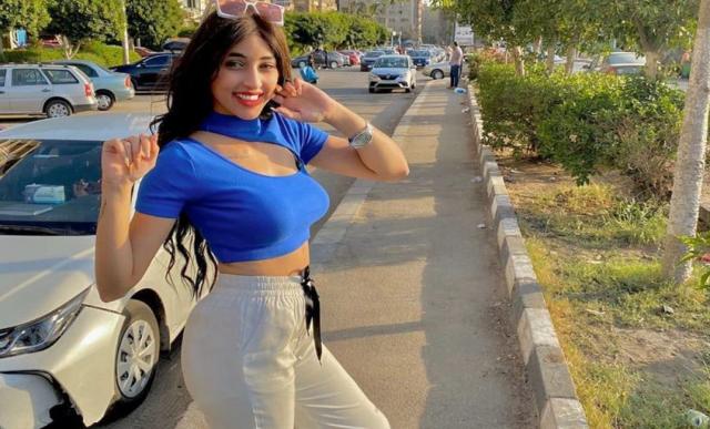 فتاة التيك توك