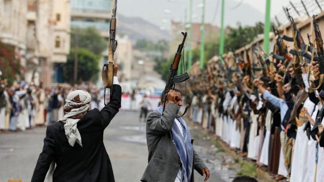 الحوثي يتوعد بقطع الاتصالات عن مدينة صنعاء