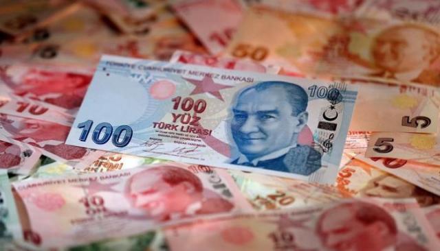فشل أردوغان الاقتصادي.. الليرة تنهار واضطرابات في البنوك التركية