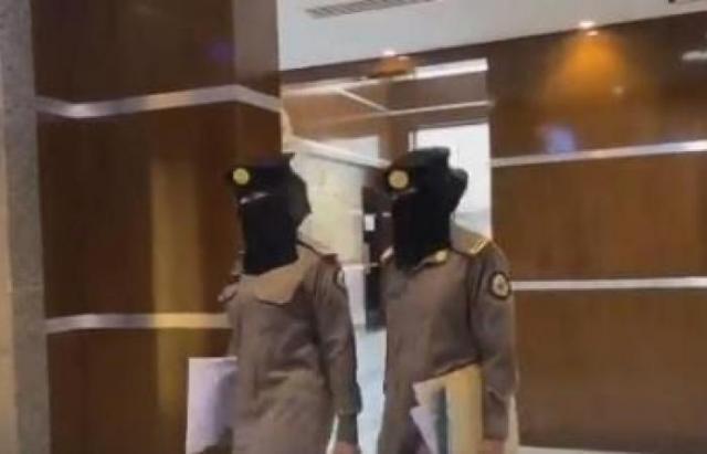 أثناء مشاركة المرأة السعودية لأول مرة في شرطة العاصمة خلال موسم الحج