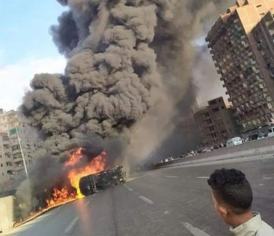 اشتعال النيران على الطريق الدائرى
