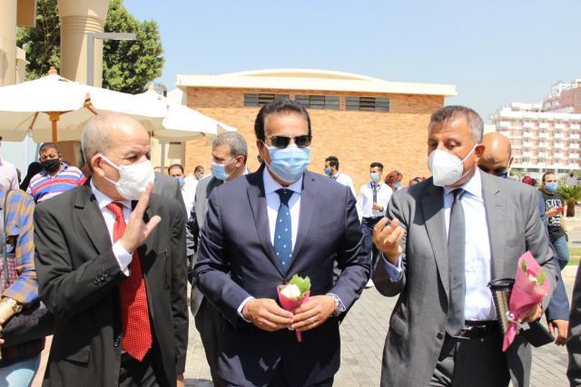 وزير التعليم العالي يتفقد مكتب التنسيق الرئيسي الجديد بجامعة عين شمس (صور)