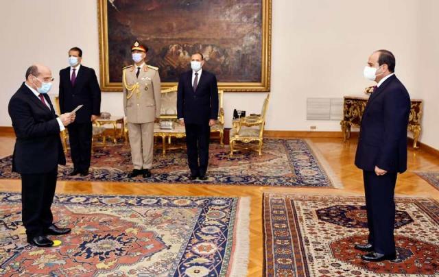 القاضي عبد الله عمر مصطفى شوضه يحلف اليمين أما الرئيس