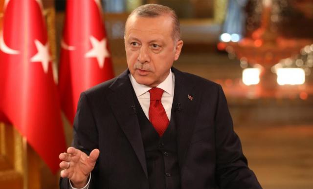 أردوغان يتراجع ويدعو للحوار مع اليونان لإنهاء أزمة المتوسط