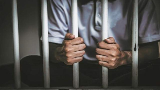 ضبط شاب يبتز السيدات