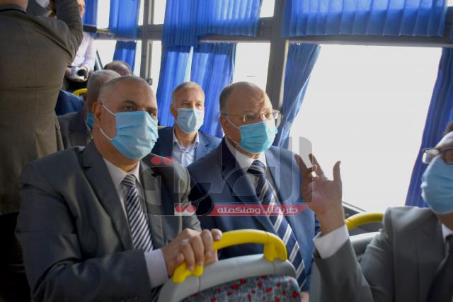 محافظ القاهرة يتفقد أوتوبيس النقل العام المكيف الجديد