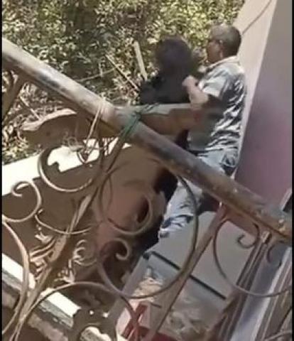 سيدة البلكونة