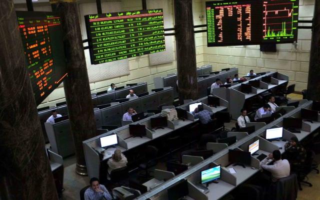 عاجل| الأسهم القيادية تهبط بالمؤشر الثلاثيني للبورصة المصرية في منتصف تعاملات اليوم