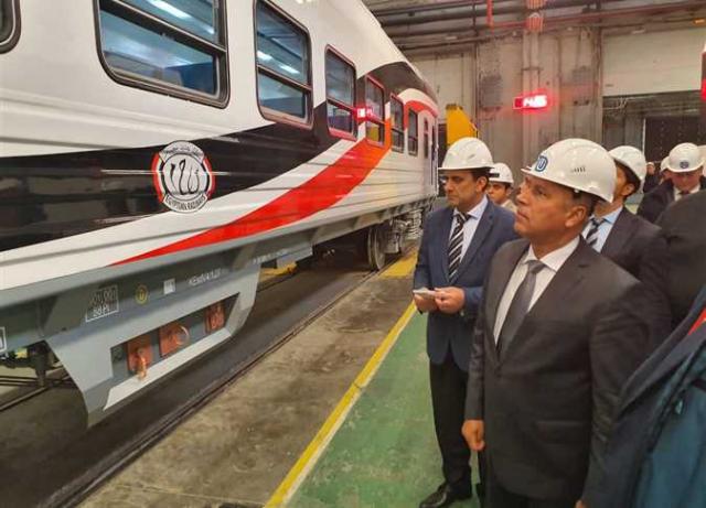 عاجل| وزير النقل يعلن وصول دفعة أخرى من عربات القطارات الجديدة