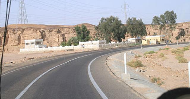 طريق الاقصر - ارشيفية 