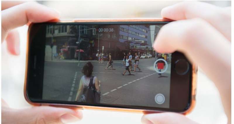 فتاة تنهي حياتها بعد تصوير الاعتداء عليها