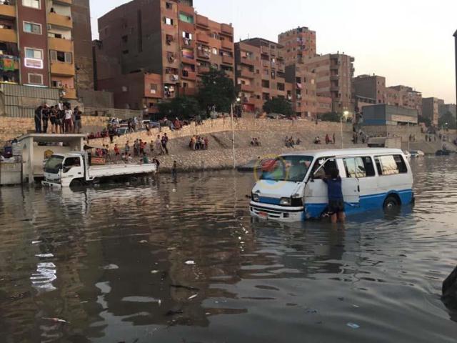 غرق سيارة ميكروباص - أرشيفة