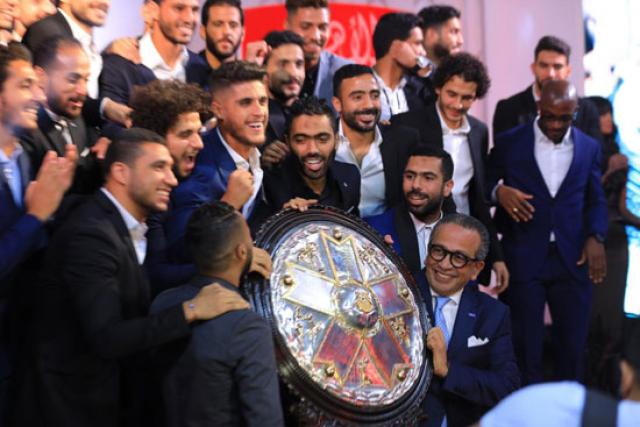 الاهلي يتسلم درع الدوري - ارشيفية