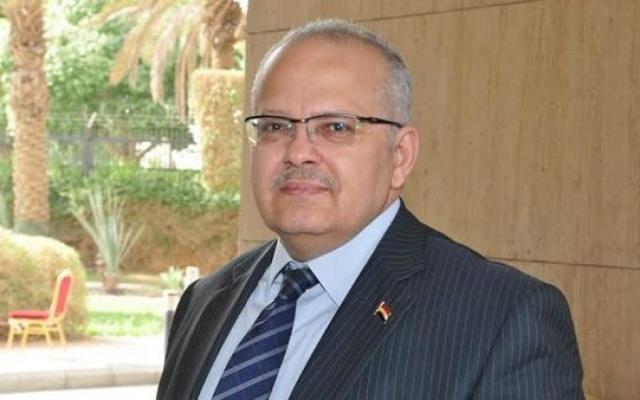 ”الخشت” يوجه بضرورة زيادة سرعة الإنترنت في جامعة القاهرة