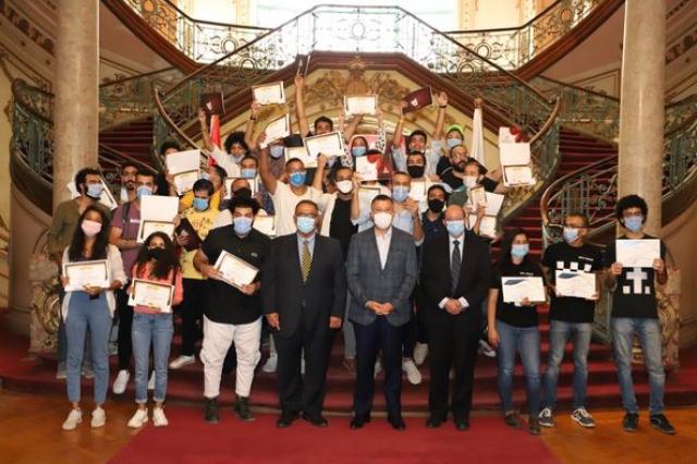 جامعة عين شمس تكرم طلاب ”المأوى وتذكرتك” بقصر الزعفران (صور)