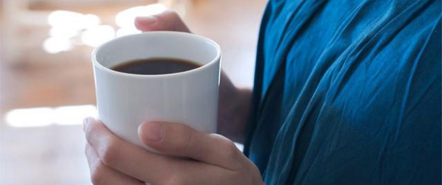 خطورة تناول القهوة قبل الإفطار