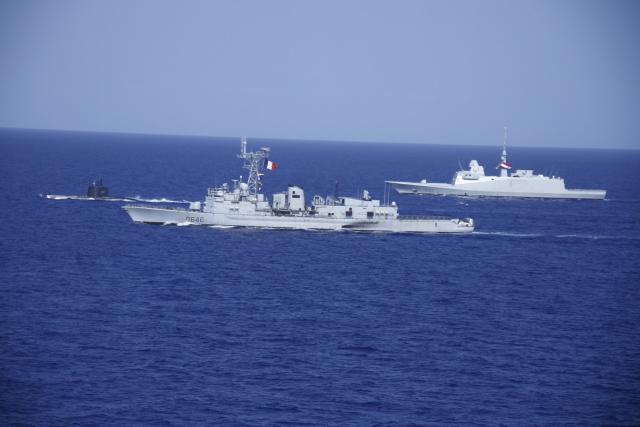 القوات البحرية المصرية والفرنسية تنفذان تدريبا بحريا