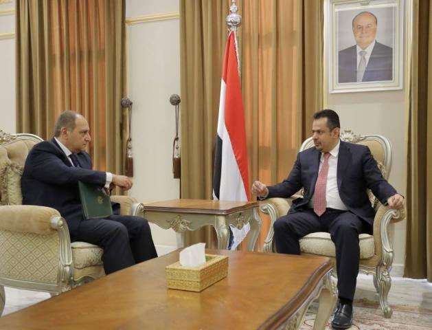 سفير مصر في الرياض مع رئيس الوزراء اليمني
