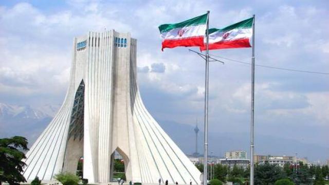 إيران تحذر أذربيجان وأرمينيا من المساس بأراضيها