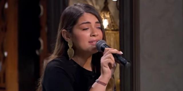 ليلى أحمد زاهر تفاجئ الجميع وتغني لفيروز في ”صاحبة السعادة” (فيديو)