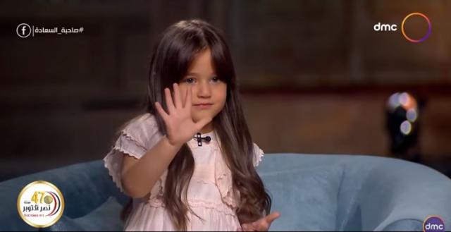 ”نور ومنى”.. أول ظهور لأصغر بنات أحمد زاهر على الهواء (فيديو)