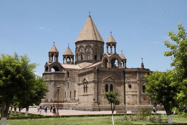 عاجل | أذربيجان تعلق على تفجير كاتدرائية أرمينية في ناغورنو كاراباخ