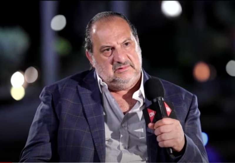 بـ لوك غريب.. خالد الصاوي في كواليس فيلمه الجديد