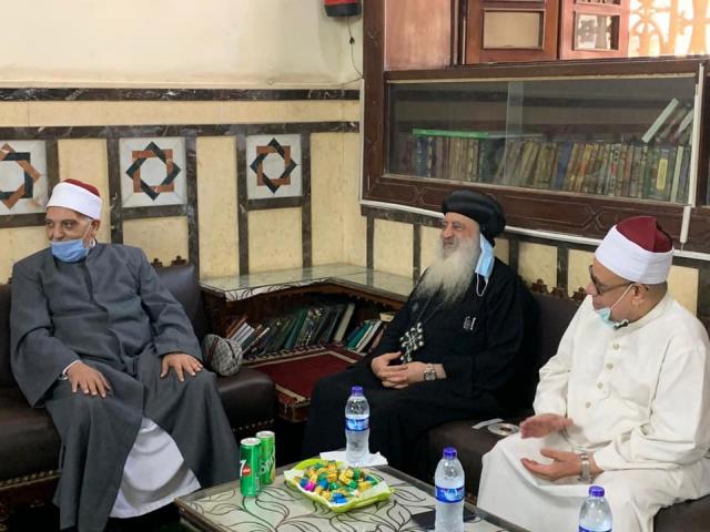 الأنبا بولا في زيارة لمسجد السيد البدوي