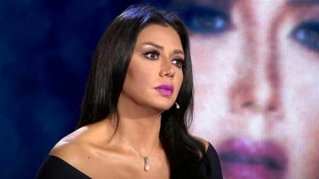 رانيا يوسف تصدم جمهورها: أنا بحط جاز في شعري (فيديو)