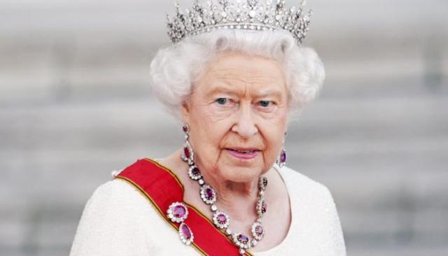 الملكة إلزابيث