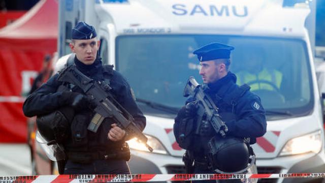 فرنسا.. 11 معتقلا في قضية ذبح المدرس