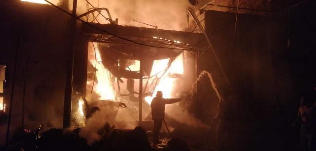 حريق هائل في مركز تجاري بباكستان والحماية المدنية تسيطر عليه
