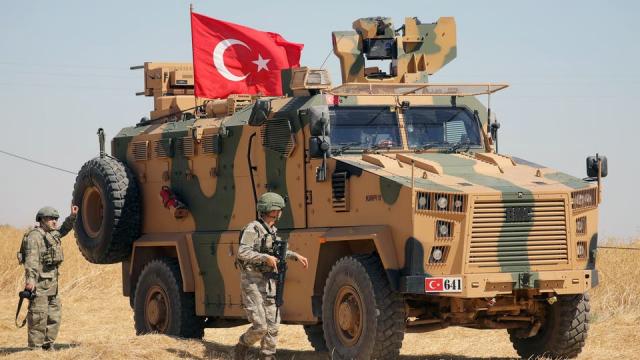تركيا تنسحب من أكبر نقطة عسكرية في حماة السورية (فيديو)