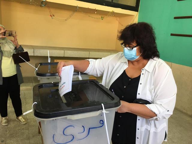 وزيرة الثقافة تدلي بصوتها في انتخابات النواب: واجب وطني
