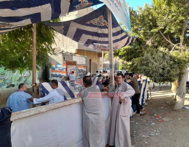 إقبال المواطنون على التصويت في انتخابات النواب 2020 في منشأة القناطر بالجيزة