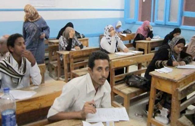 جامعة حلوان تمحو أمية 2247 شخص بالتعاون مع هيئة تعليم الكبار