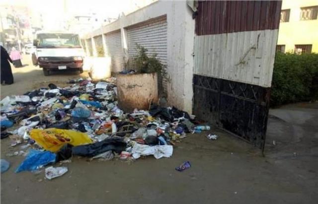 مدير مدرسة بالقليوبية عن تراكم القمامة: «الناس متعودة دايمًا»