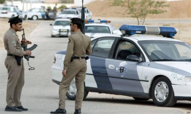 القبض على سعودية حاولت قتل أحد المارة في الطريق