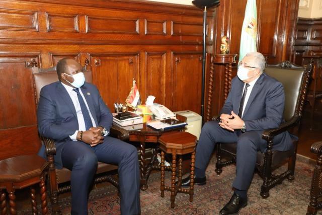 وزير الزراعة يبحث مع سفير جنوب السودان سبل التعاون بين البلدين