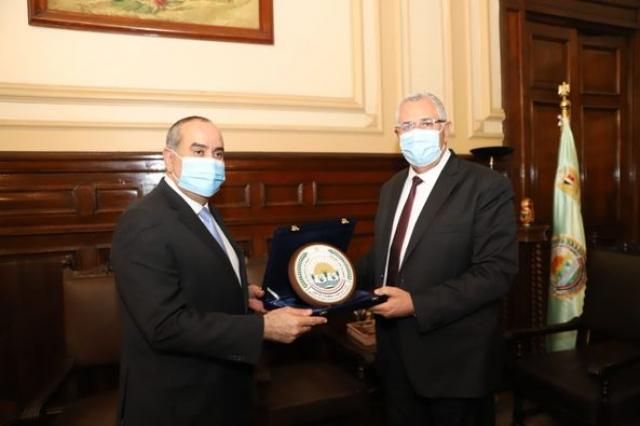 وزيرا الزراعة والطيران المدني
