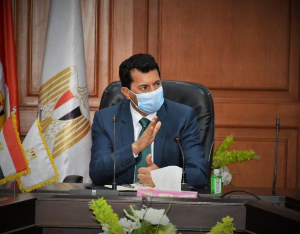 وزير الرياضة أشرف صبحي