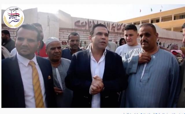 بركات خلال حديثه للمواطنين