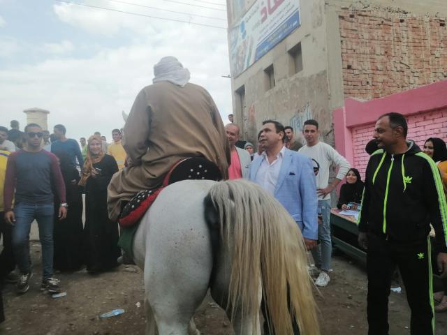 قصة الحصان في استقبال مدحت بركات