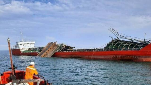 عاجل | اصطدام سفينة يونانية بقارب تركي ومقتل 5 أشخاص