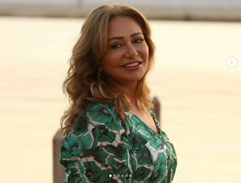 ليلى علوي تحتفل باليوم العالمي للسناجل بمشهد مع سمير غانم (فيديو)