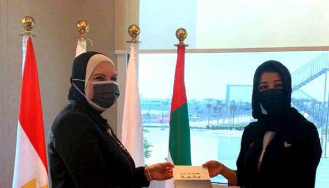 وزيرة التجارة و ريم الهاشمي وزيرة الدولة الإمارتية للتعاون الدولي